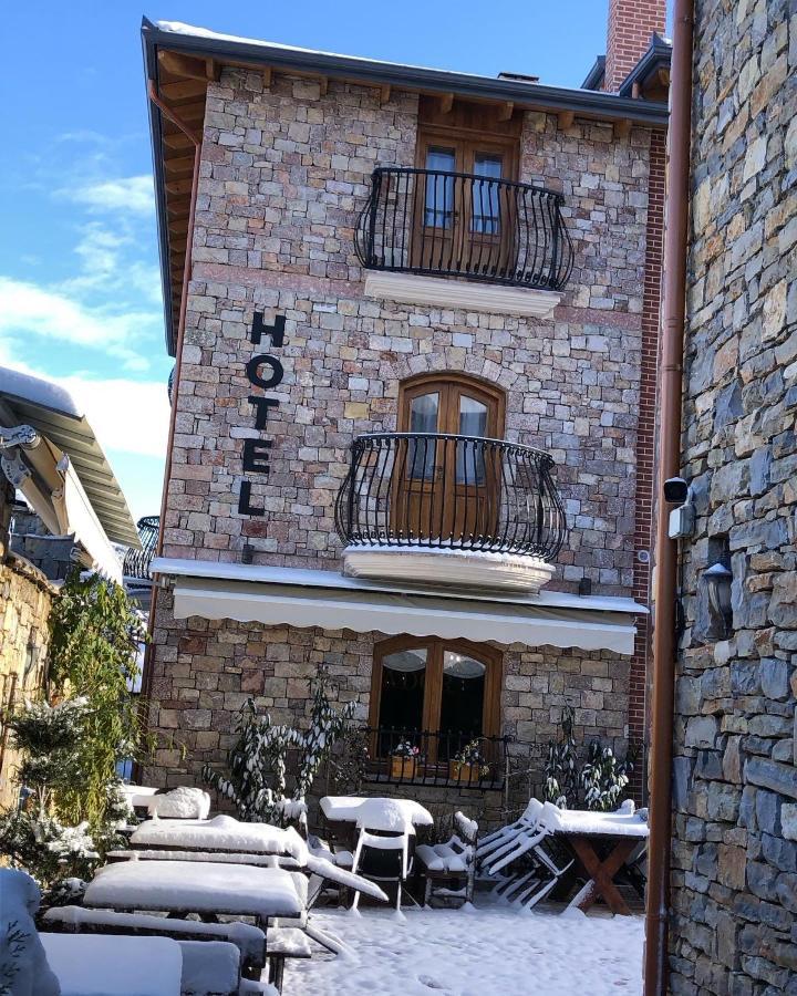 Hotel Ambassador Voskopojë Eksteriør billede
